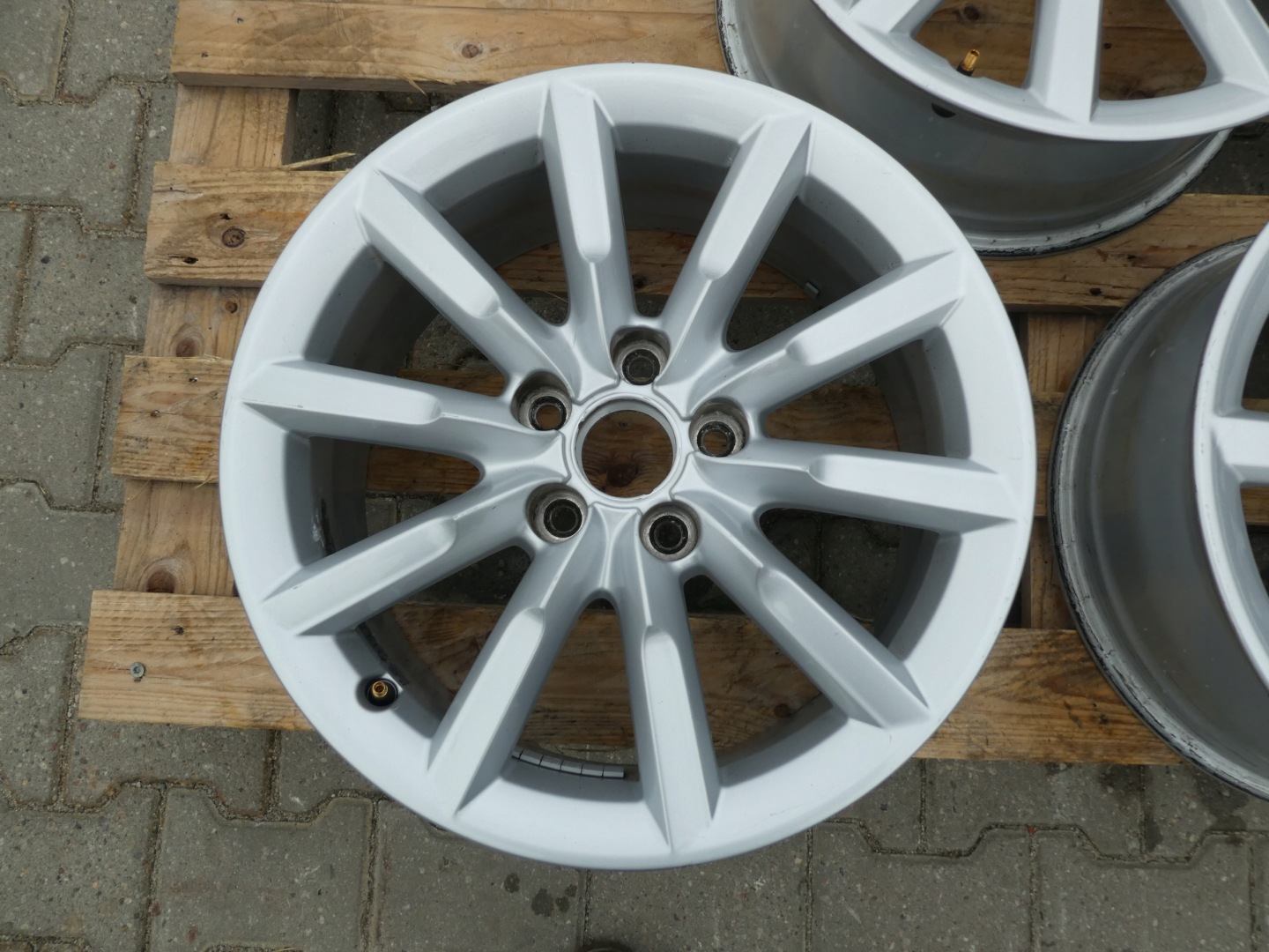 4X discs aluminium disc 8U0601025B AUDI 5X112