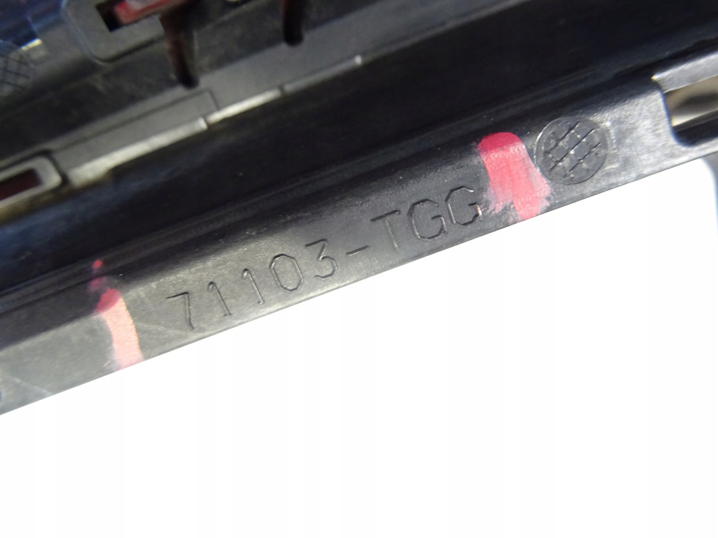 grid of a bumper front front right HONDA CIVIC X 71103-TGG
