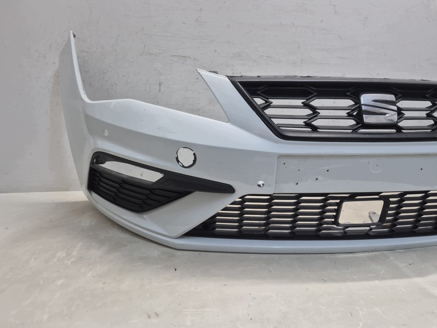 SEAT LEON III 5F LIFT FR 17- nárazník předek přední PDC 5F0807221AB