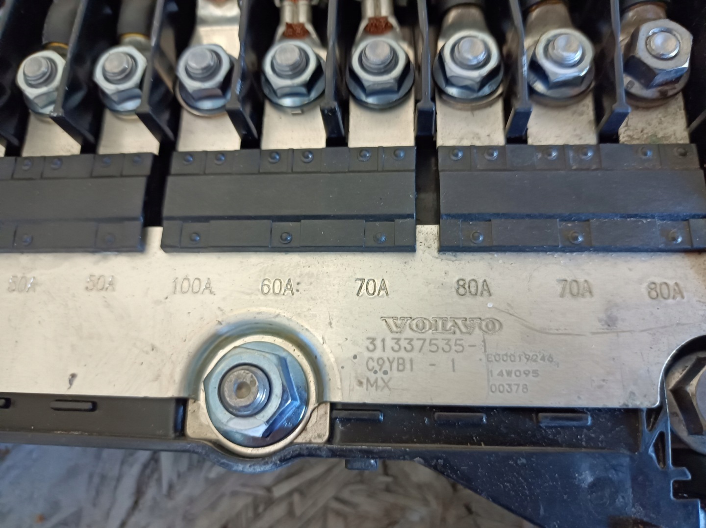 Module fusibles Volvo V40 II 1.6 D2 31337535