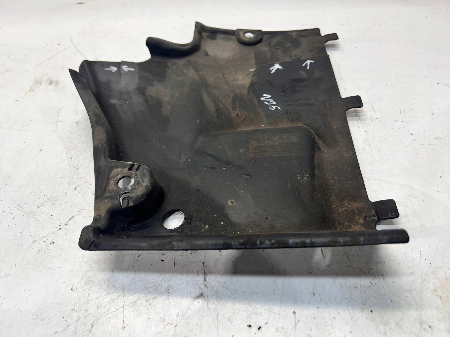 Blende Abdeckung abdeckung Unterfahrschutz links AUDI A4 B8 8K0825201A 2/25