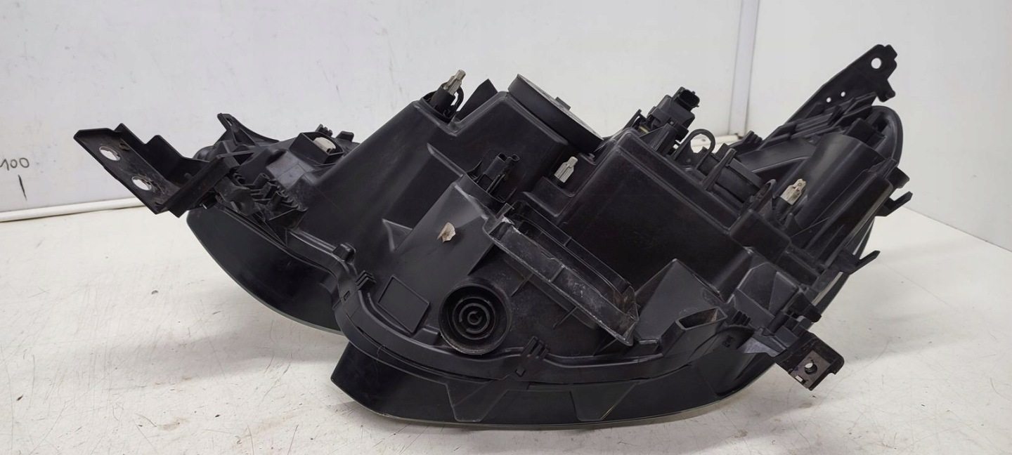 light front front right Renault Megane IV kombi