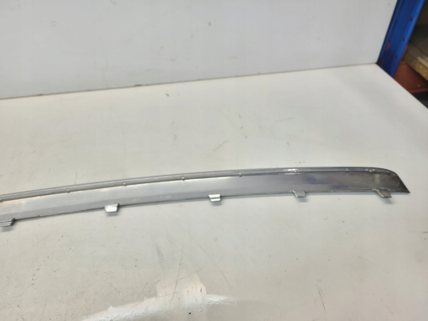 lišta CHROM nárazníku záď AUDI A6 C6 AVANT 4F9807443