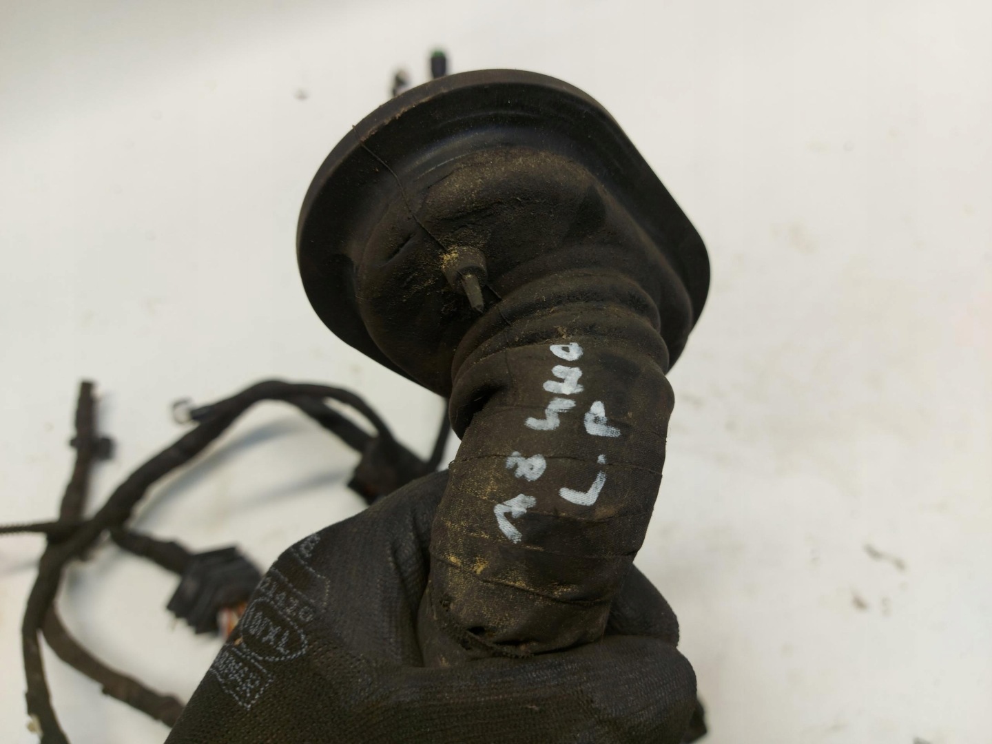 Audi A8 D4 4H 2012 bundle wiring komory of the engine left front 3.0 tdi