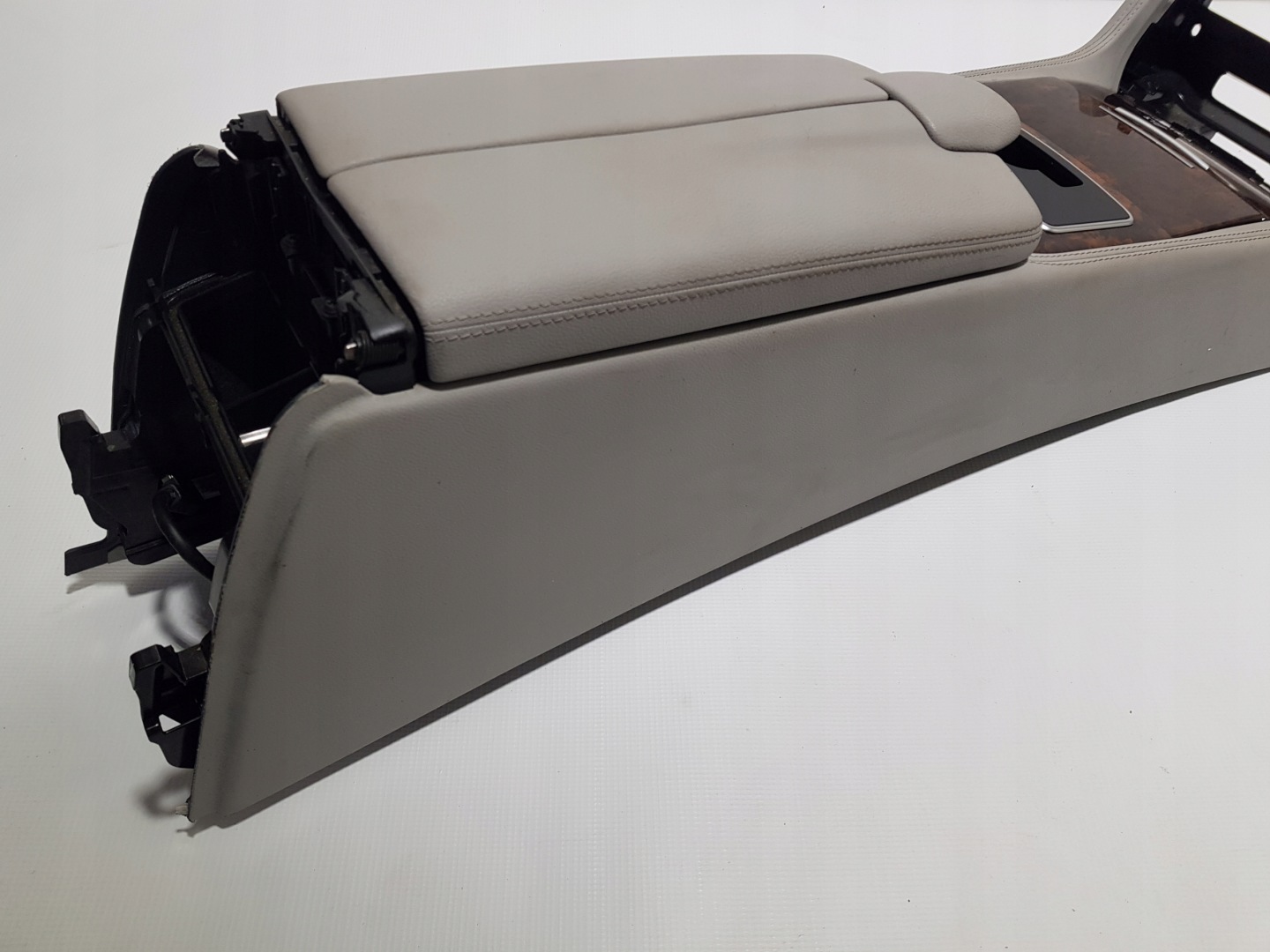 armrest front front MERCEDES CLS W218 tunnel grey
