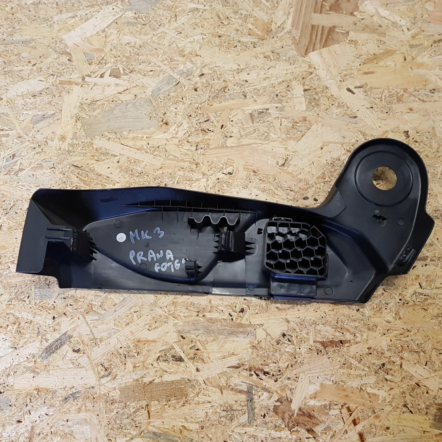 FORD FOCUS MK3 KOMBI HB 11-18R Blende Abdeckung SITZ rechts