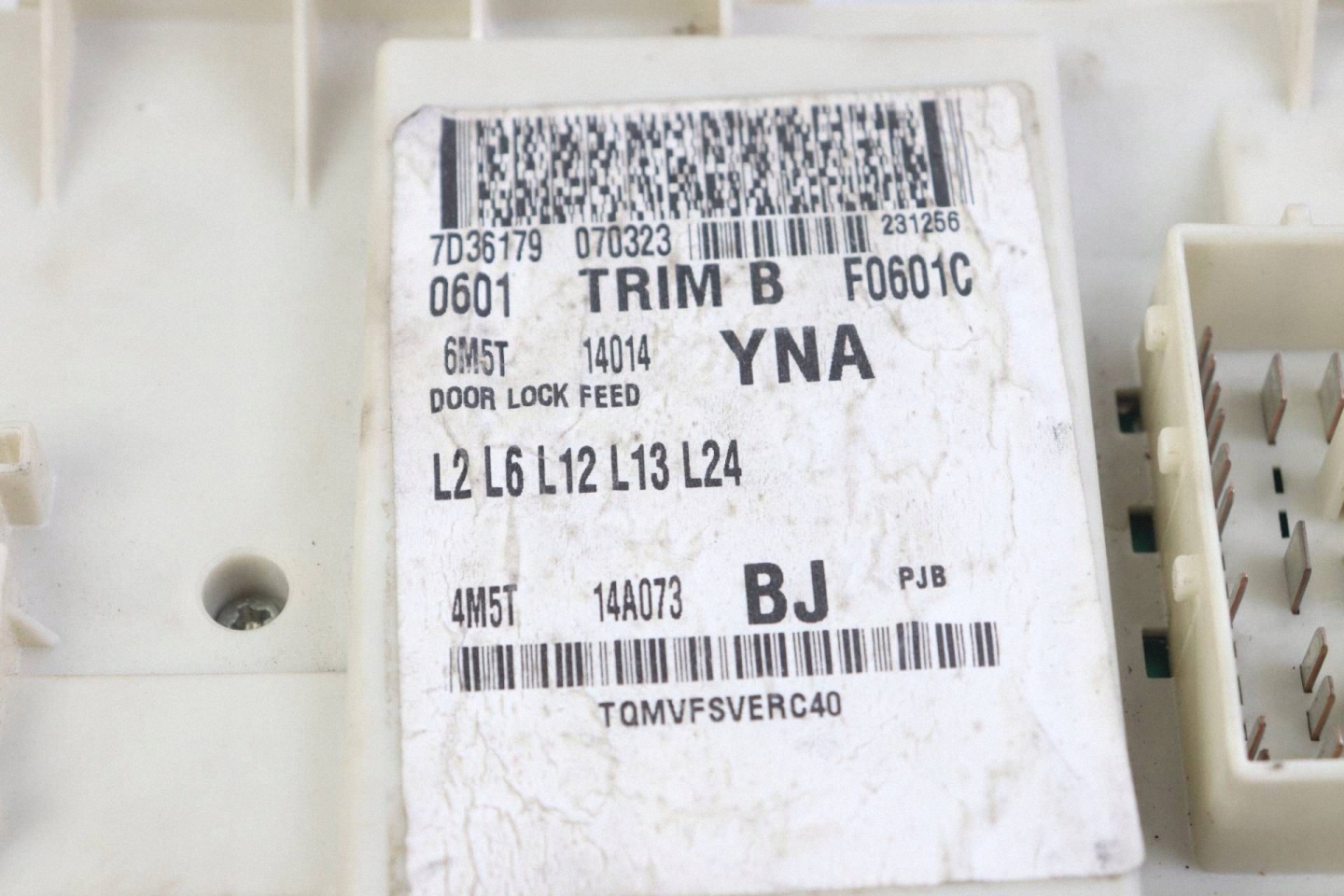 FORD FOCUS MK2 Module Module fusibles 4M5T-14A073-BJ 6M5T-14014-YNA
