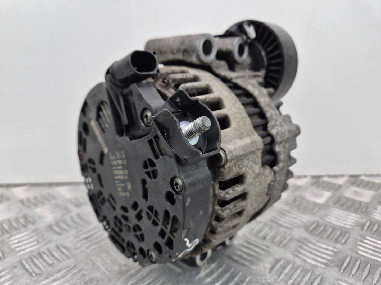 BMW 3 E92 E93 330i alternátor 7550968 N52B30AE