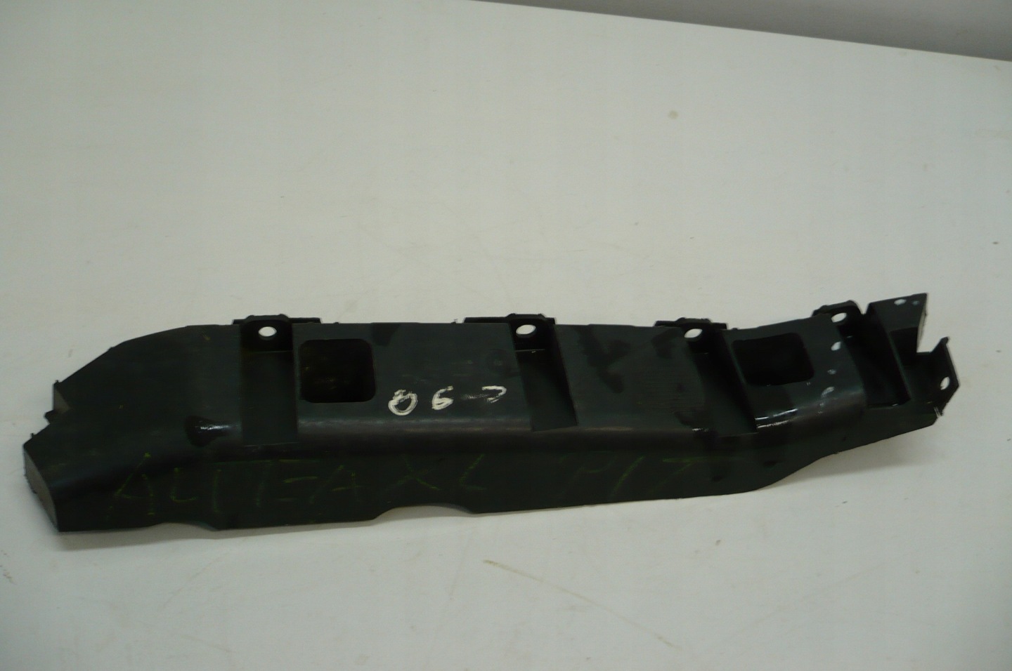 SEAT ALTEA XL 2006- holder bumper bracket right rear part