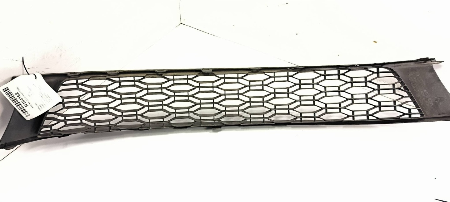 grid of a bumper front 62254 7209R DACIA SANDERO II