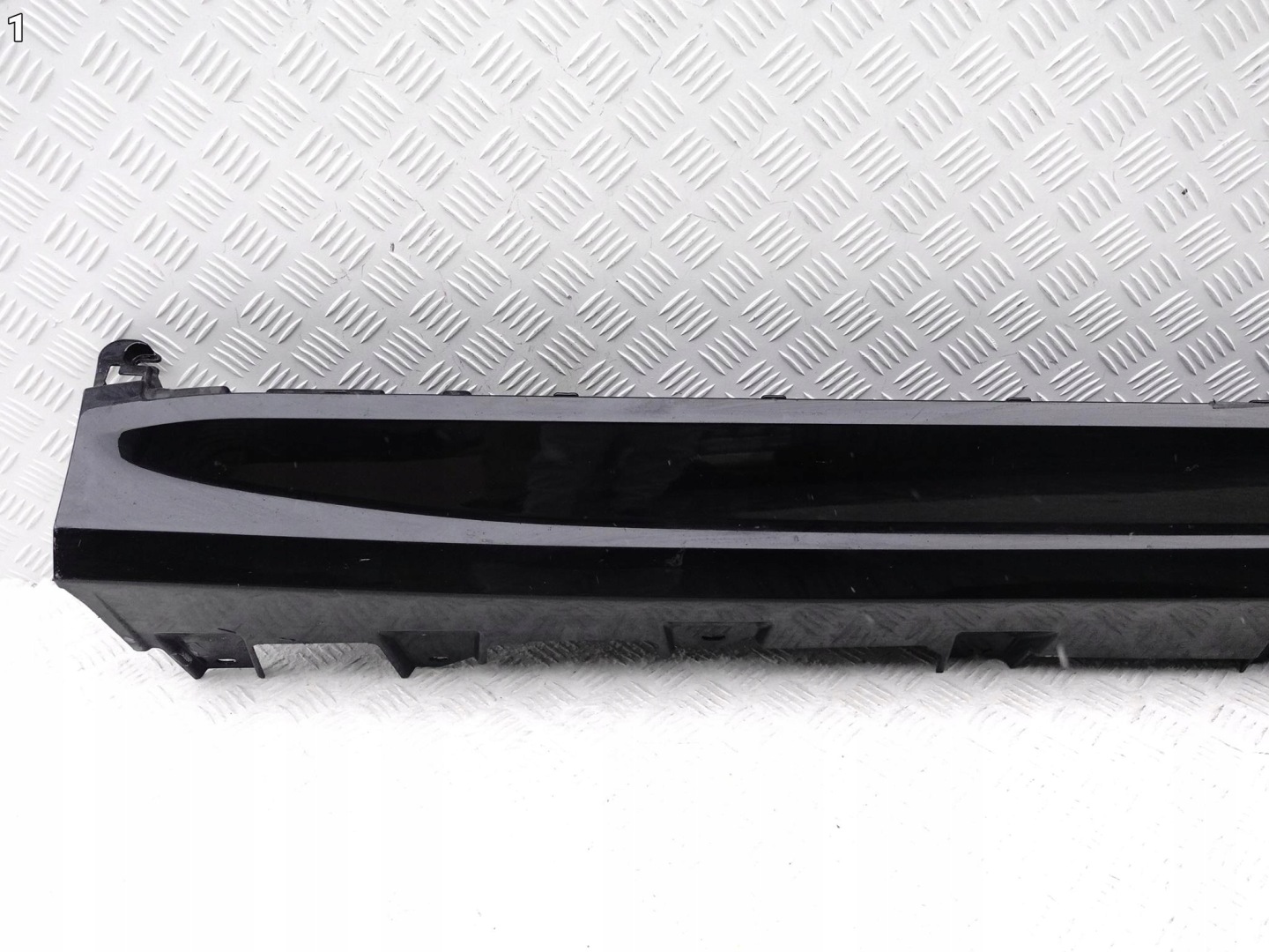 BMW X7 G07 18- threshold right moulding cap