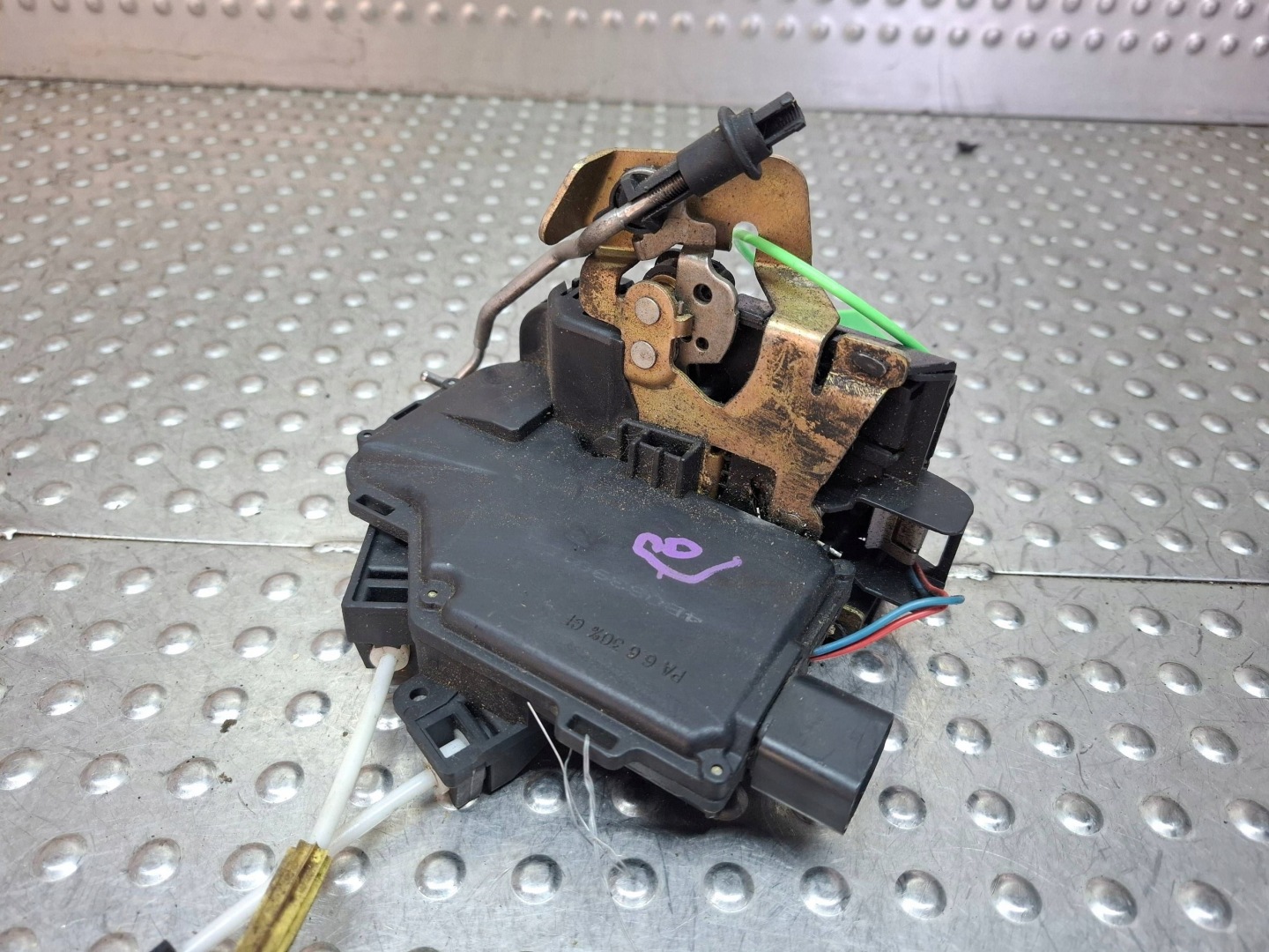 lock door rear part left 7 PIN 4B0839015F AUDI A6 C5