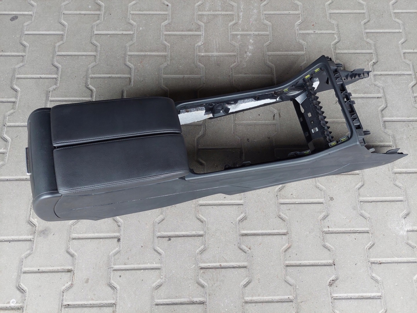 TUNEL central armrest VW TOUAREG II 2 7P