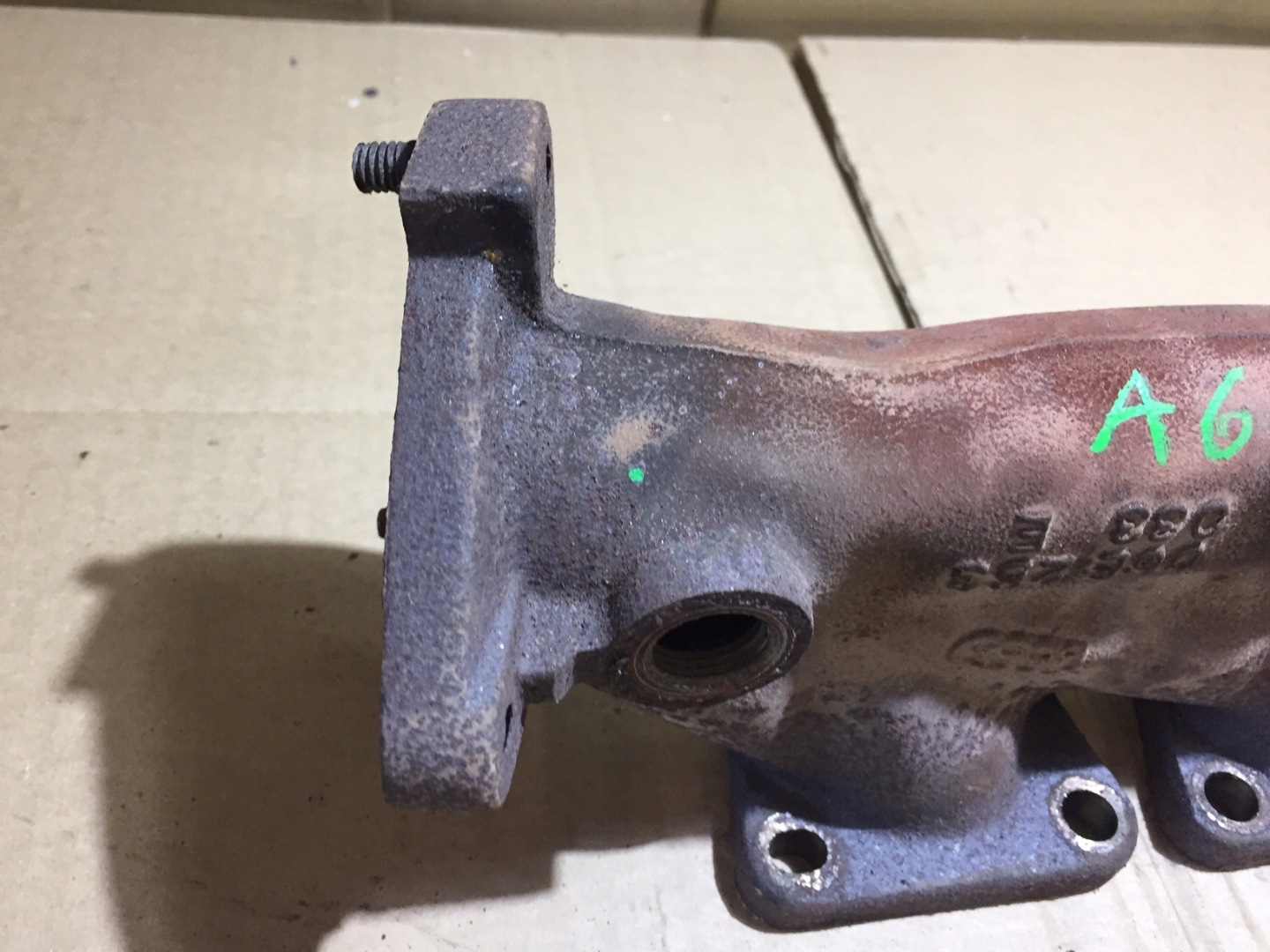 AUDI A6 C6 výfukové potrubie ľavý 06E253033E
