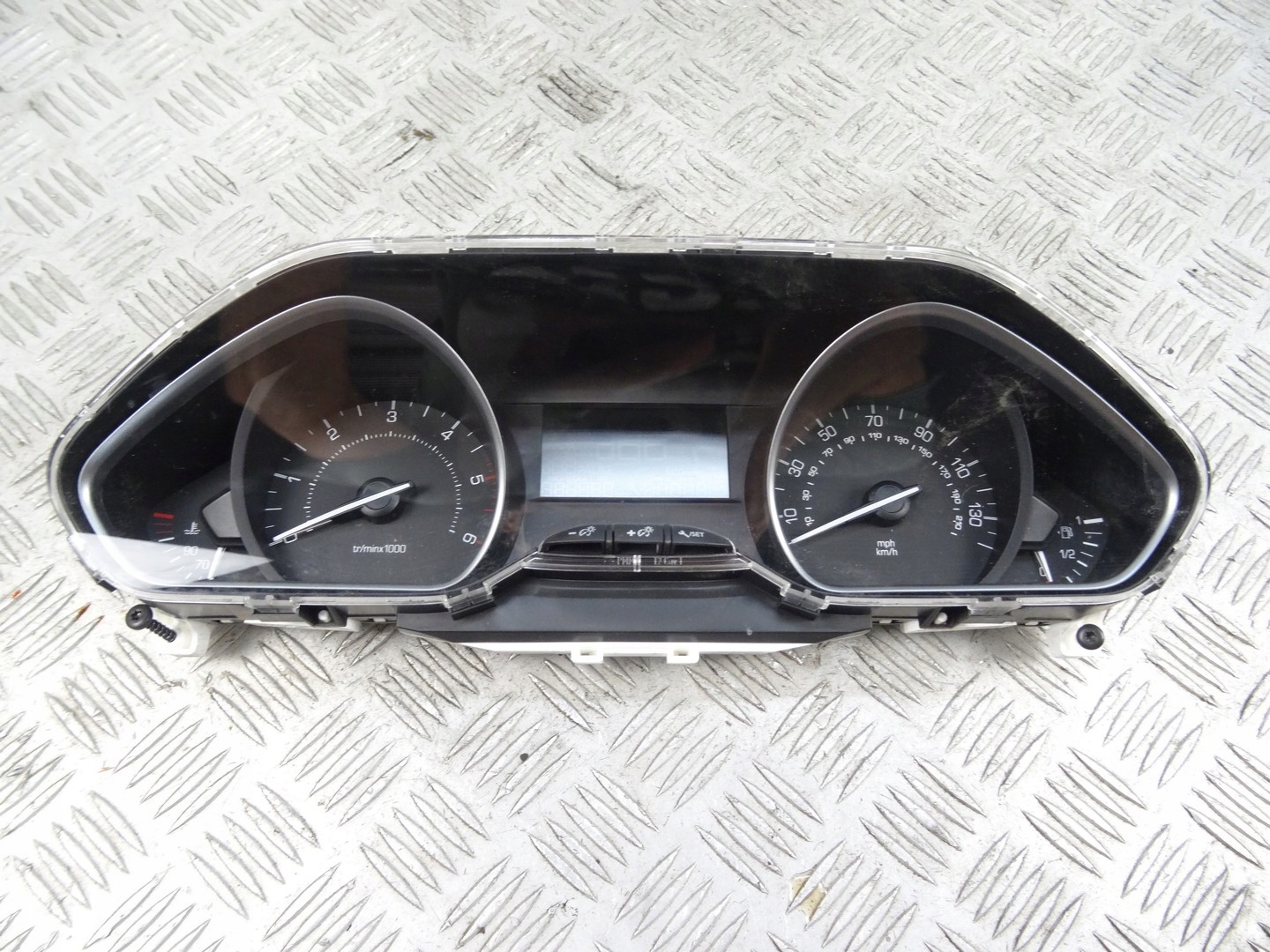 PEUGEOT 2008 dials clock 9813849580