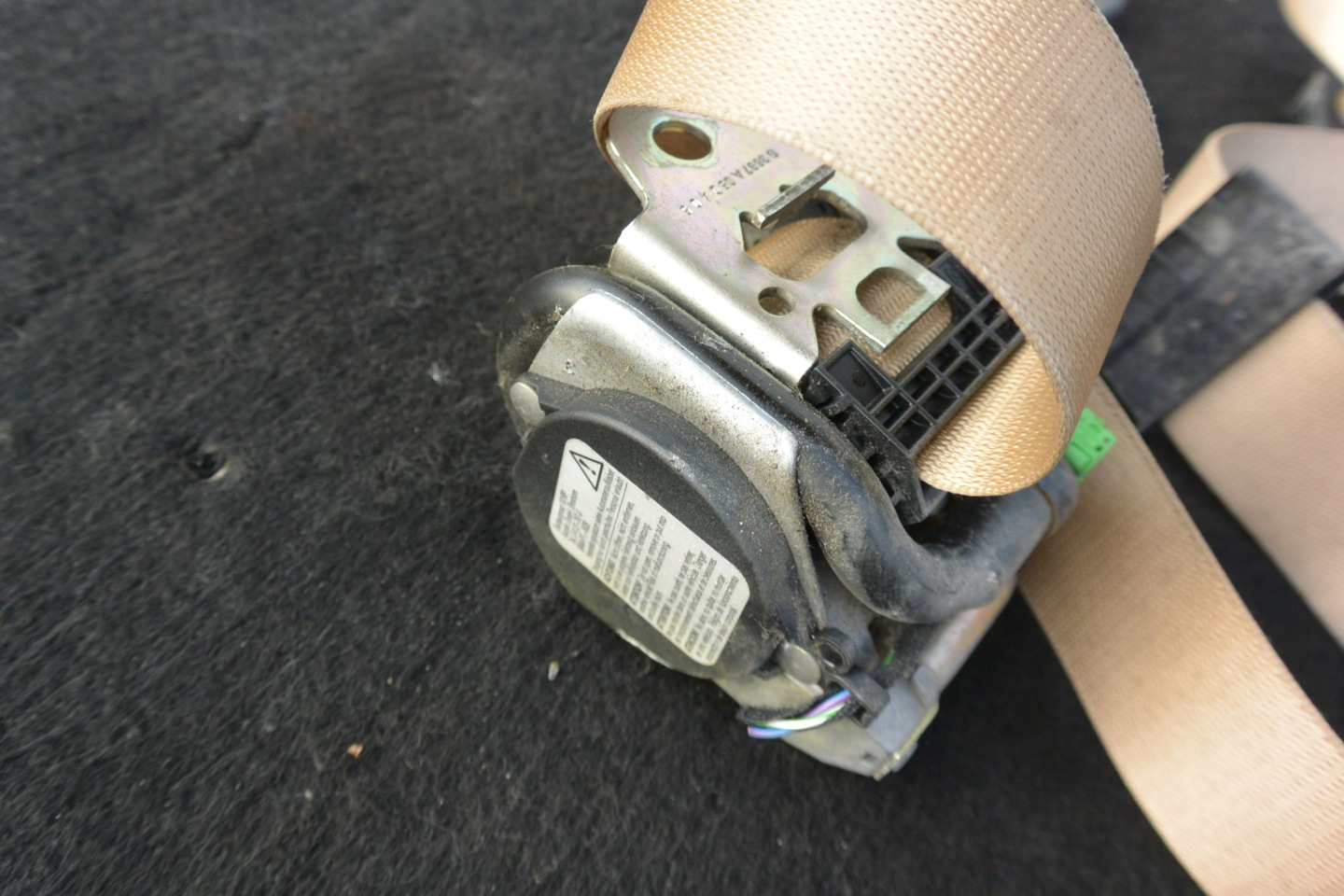 tension belt safety right front without MERCEDES W219