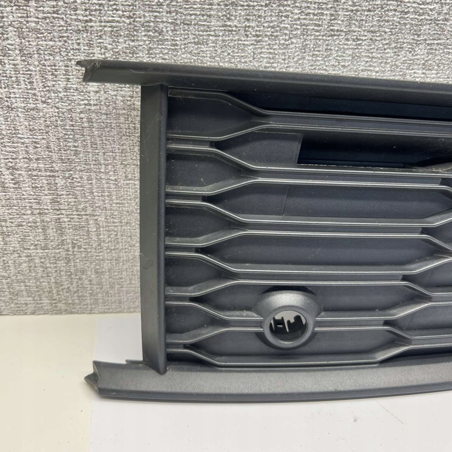 AUDI A6 C8 grille of a bumper grid black left 4K0807151A
