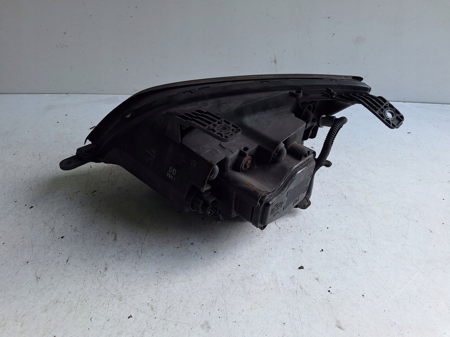 OPEL ANTARA LIFT 10-15 light right XENON UK