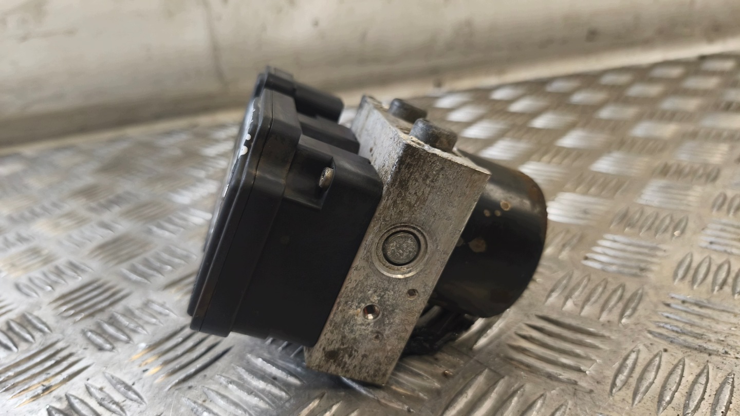 pump control unit ABS PEUGEOT 207 2006r 1.4HDi 00401632E0