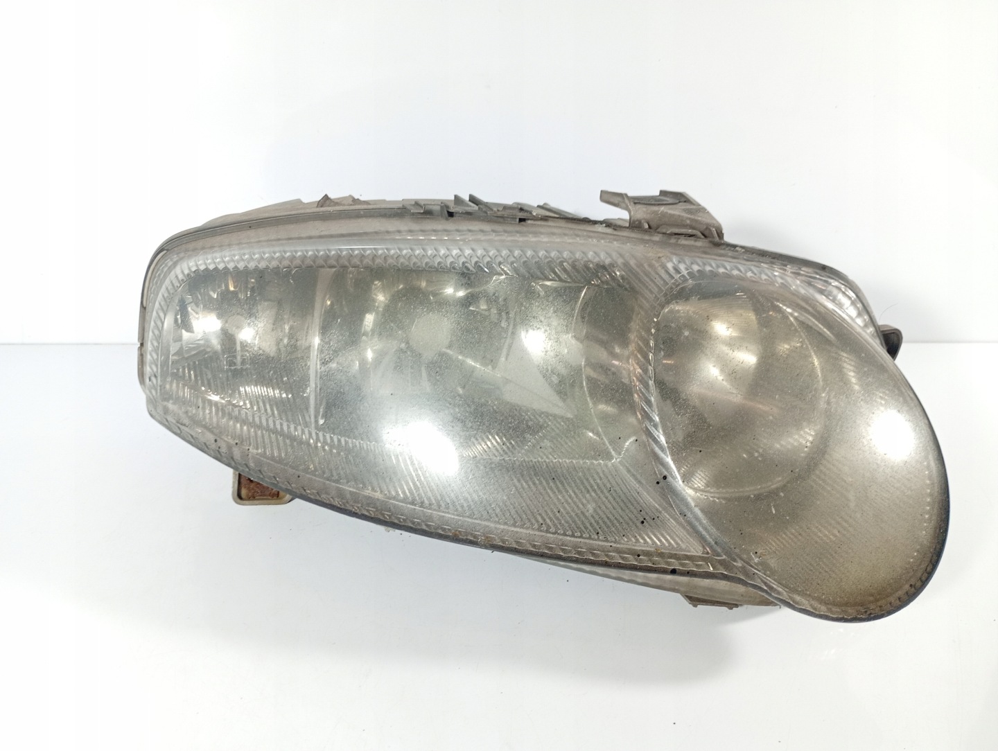 Alfa Romeo 147 00-10 REFLEKTOR light right front front OE 468261940