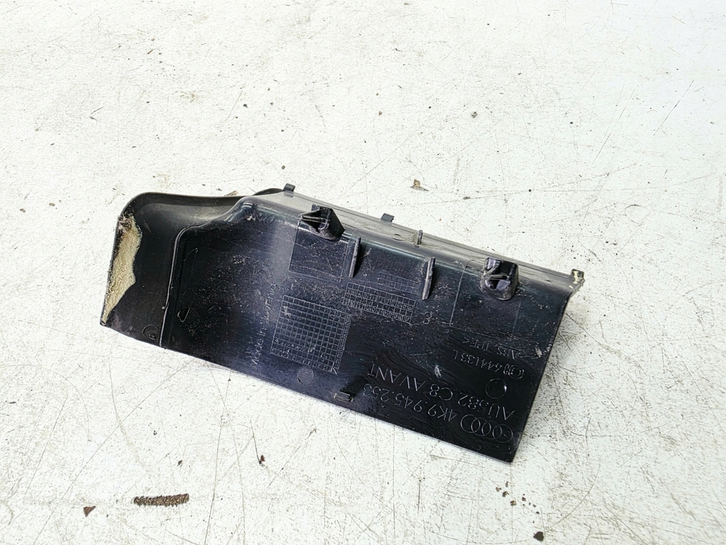 spoiler cover lights left rear part AUDI A6 C8 AVANT 4K9945253