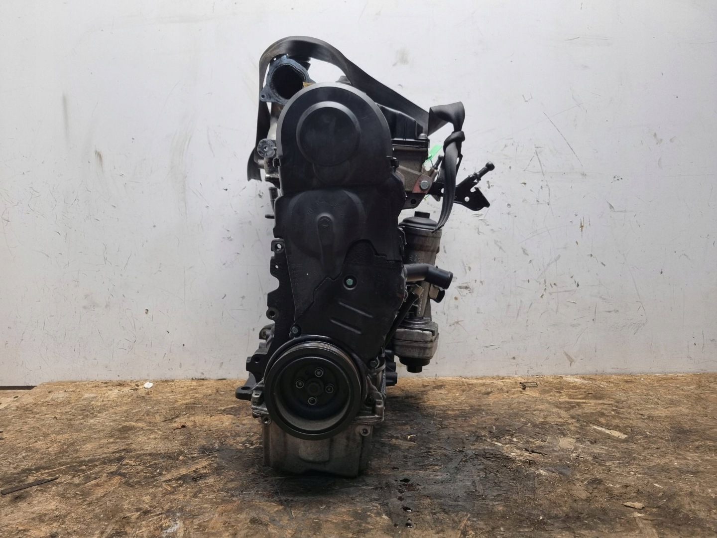 engine BXE SEAT LEON II GOLF V OCTAVIA II TOURAN and A3 8P 1.9TDI unprotected pillar