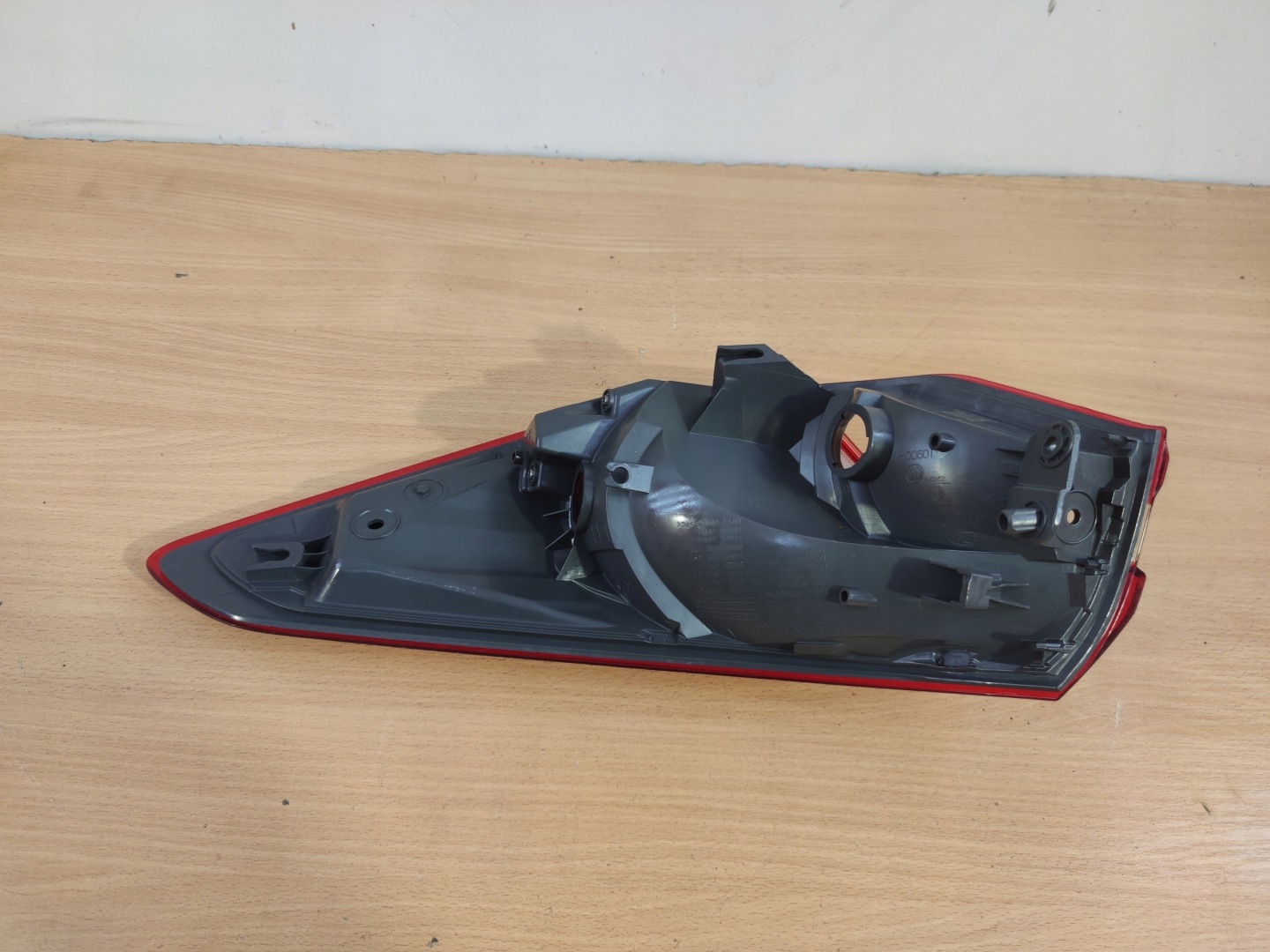 FORD FOCUS MK4 ST sedan left light rear part W fender