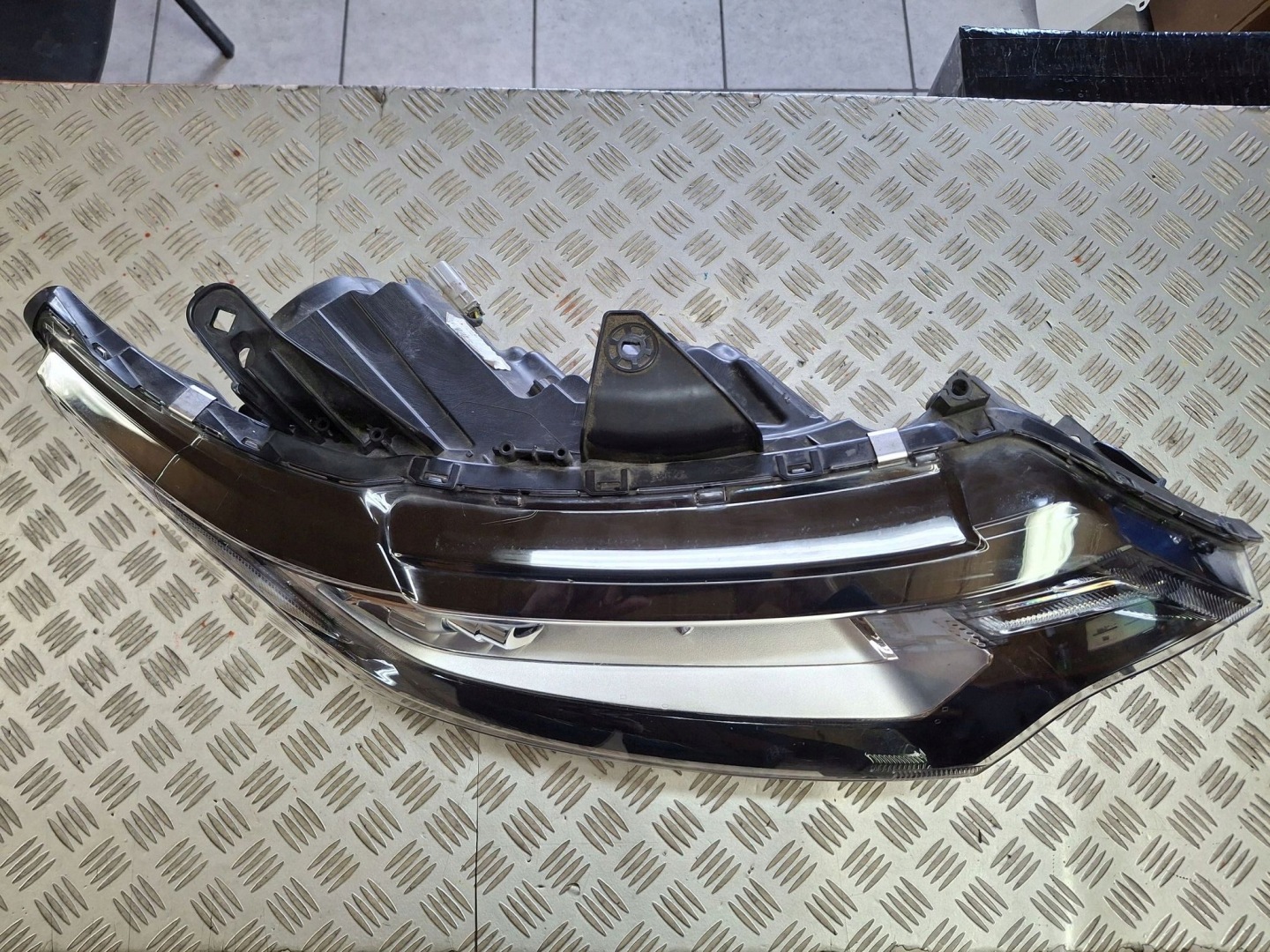 light right MITSUBISHI OUTLANDER III LIFT 2015R->