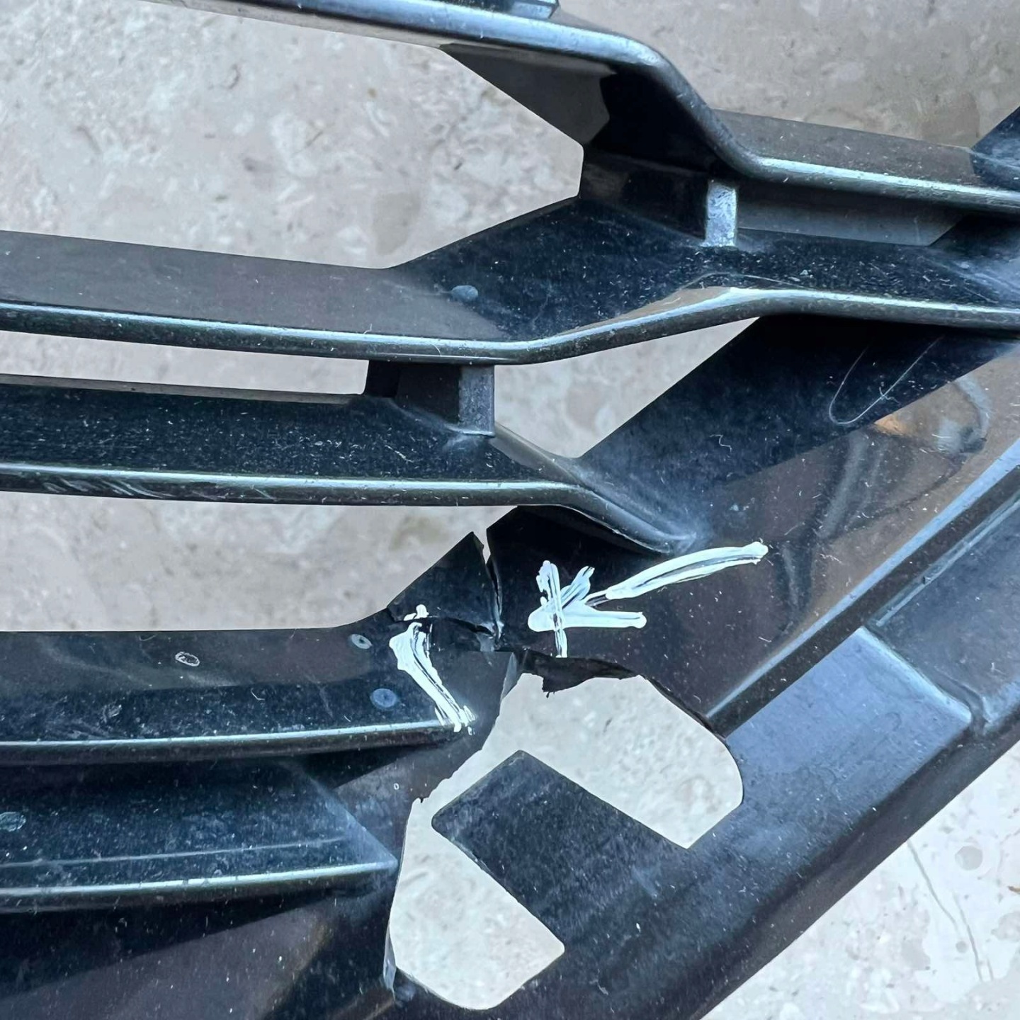 BMW 8 G15/G16 m-packet grid side left of a bumper front 51118074783
