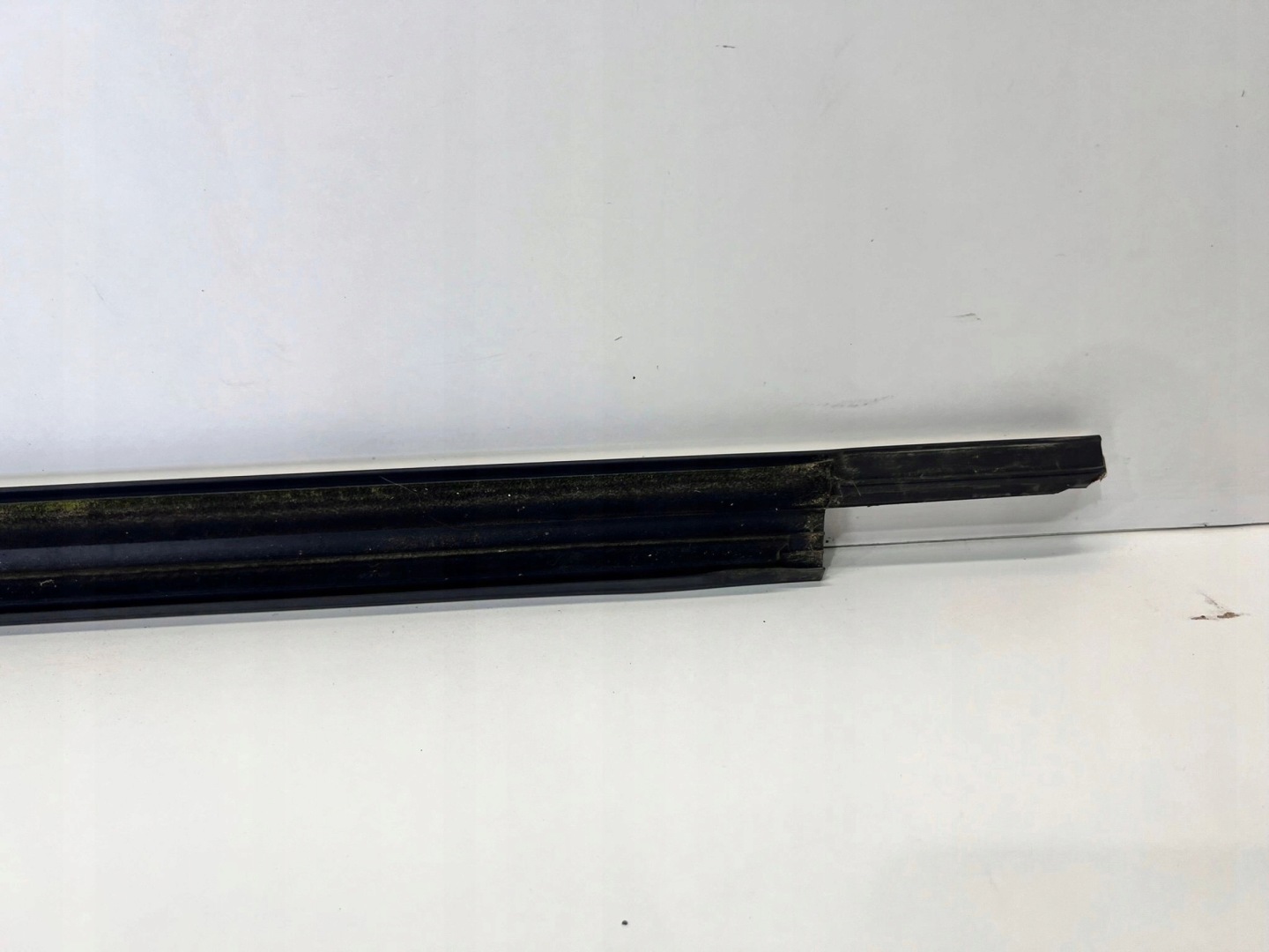 moulding CHROM door left rear part AUDI Q3 8U 8U0853763