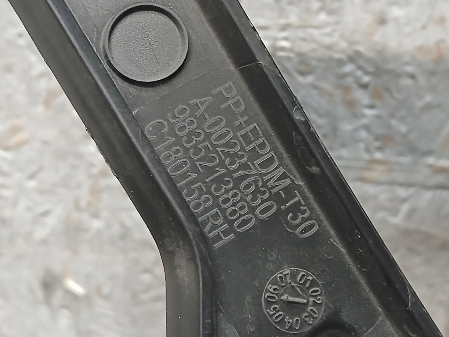 light front frame CHROM right OPEL MOKKA II 2 B 9835213880