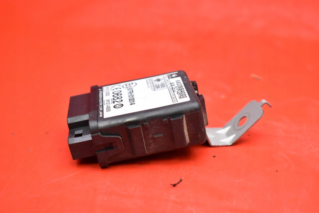 control unit module IMMO 88205SA000 SUBARU FORESTER 2 II 2.0 B 125 KM 4X4 02-05