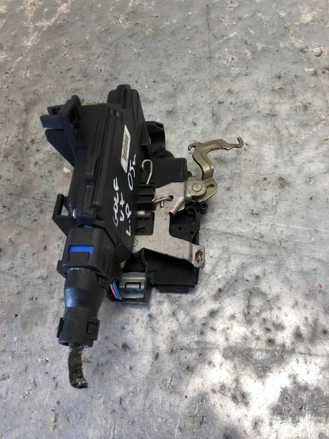 lock door left front VW GOLF V plus 3D1837015