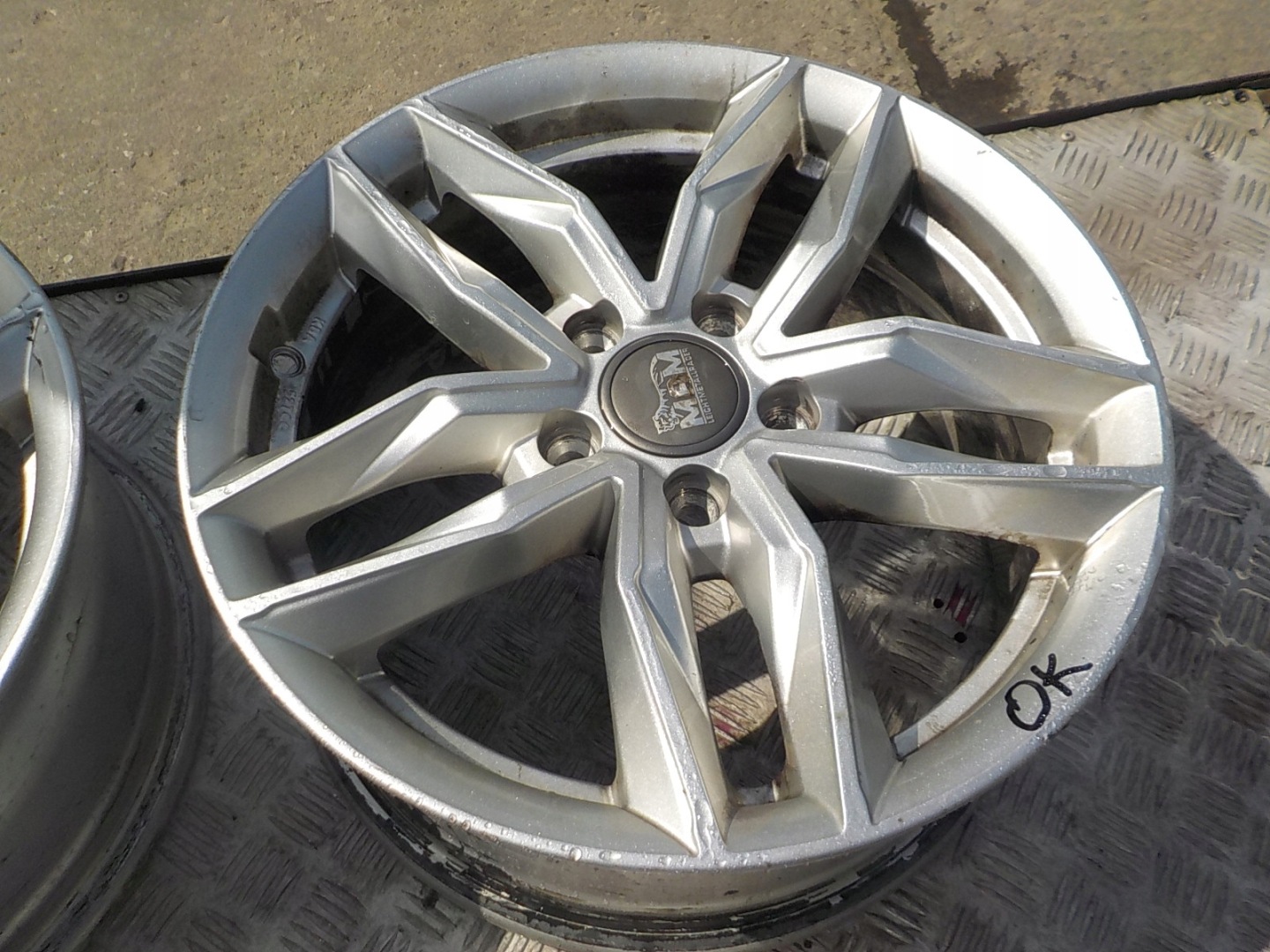 AUDI A3 II 8P GOLF VI LEON II discs aluminium R16 5x112