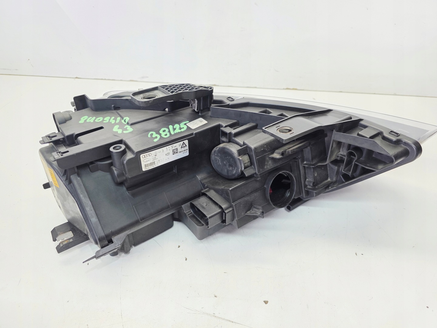REFLEKTOR light left front BI XENON LED AUDI Q3 8U 8U0941043 EU 38/25