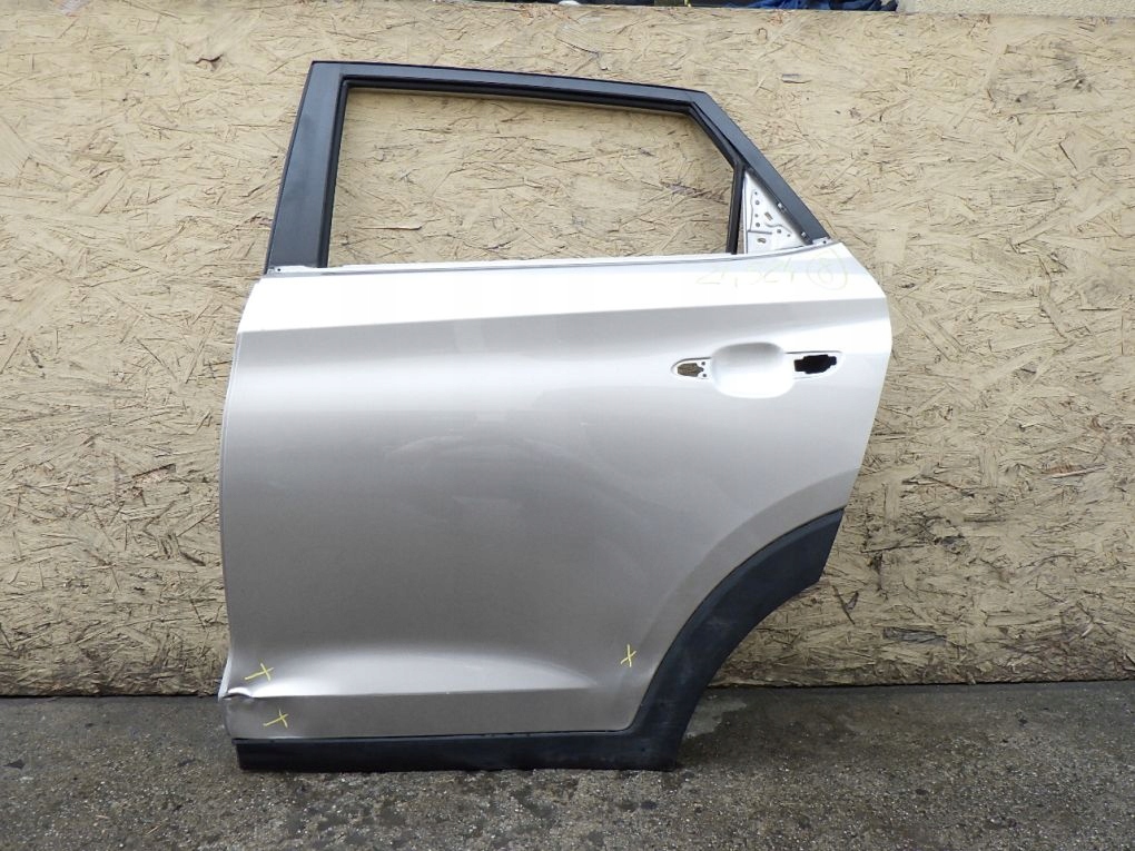 HYUNDAI TUCSON II III 15- door left rear.