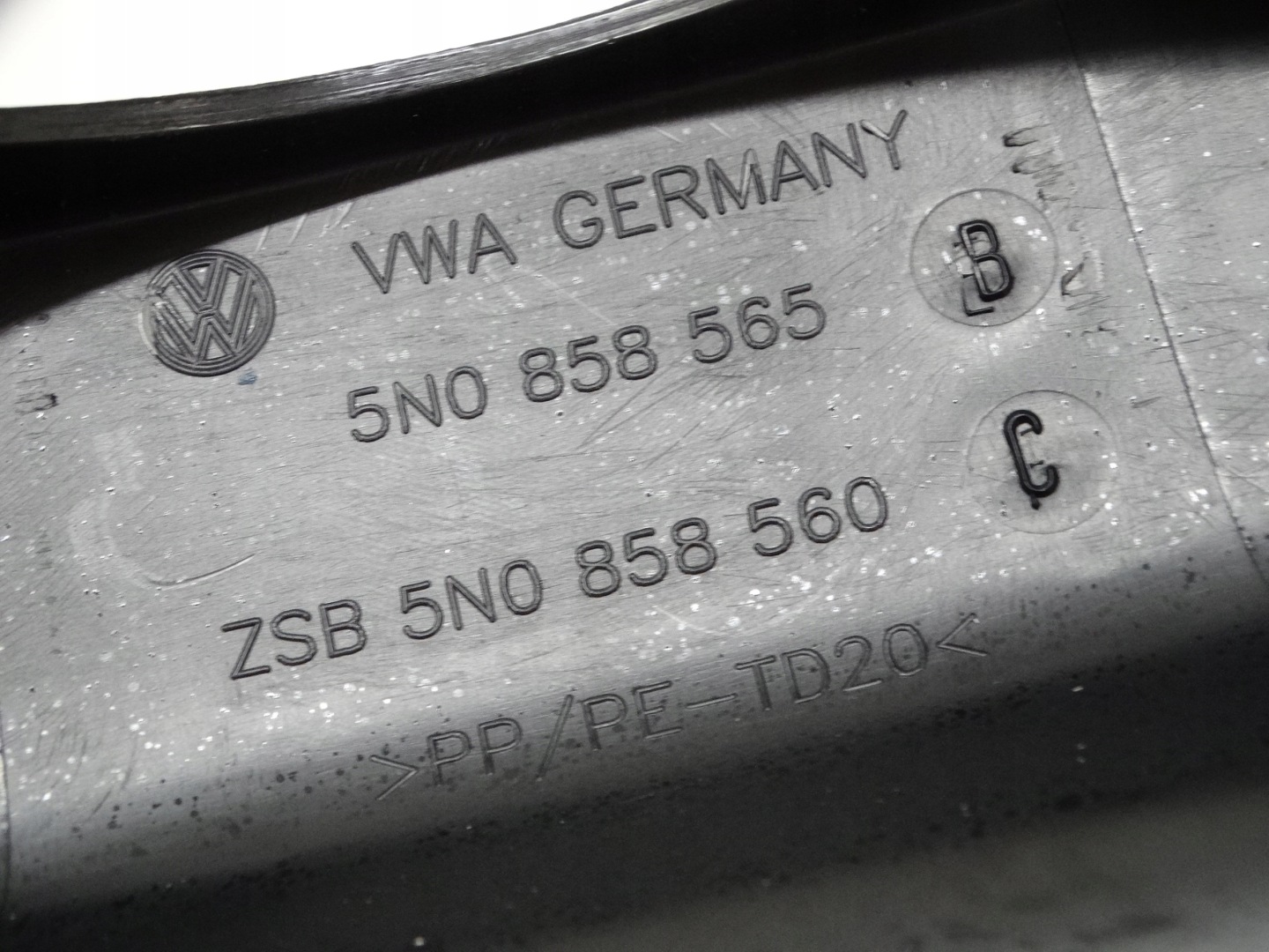 obal volantu VW GOLF VI 5N0858565