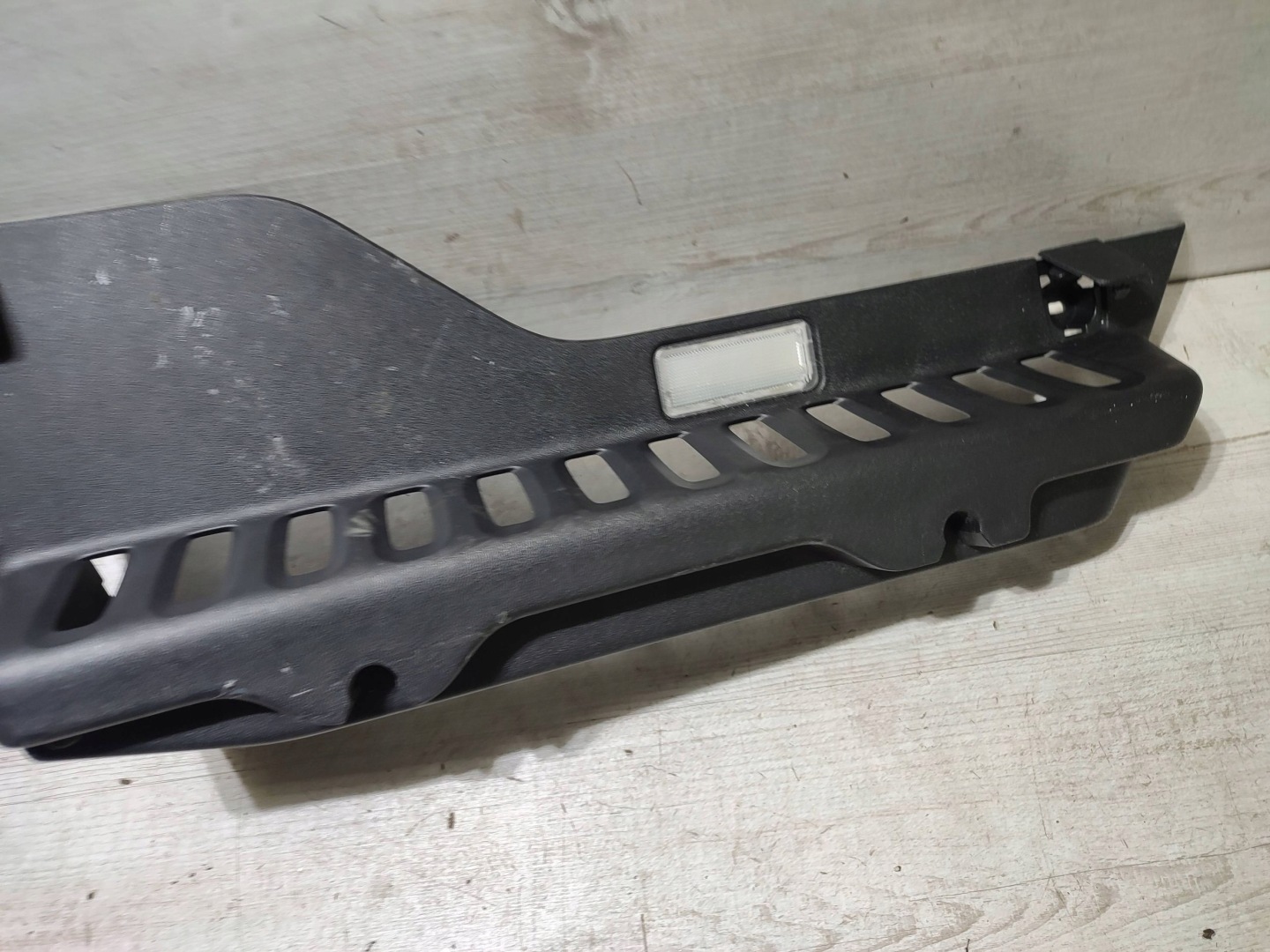 Peugeot 2008 and 2018 rear part side left boot upholstery rolety