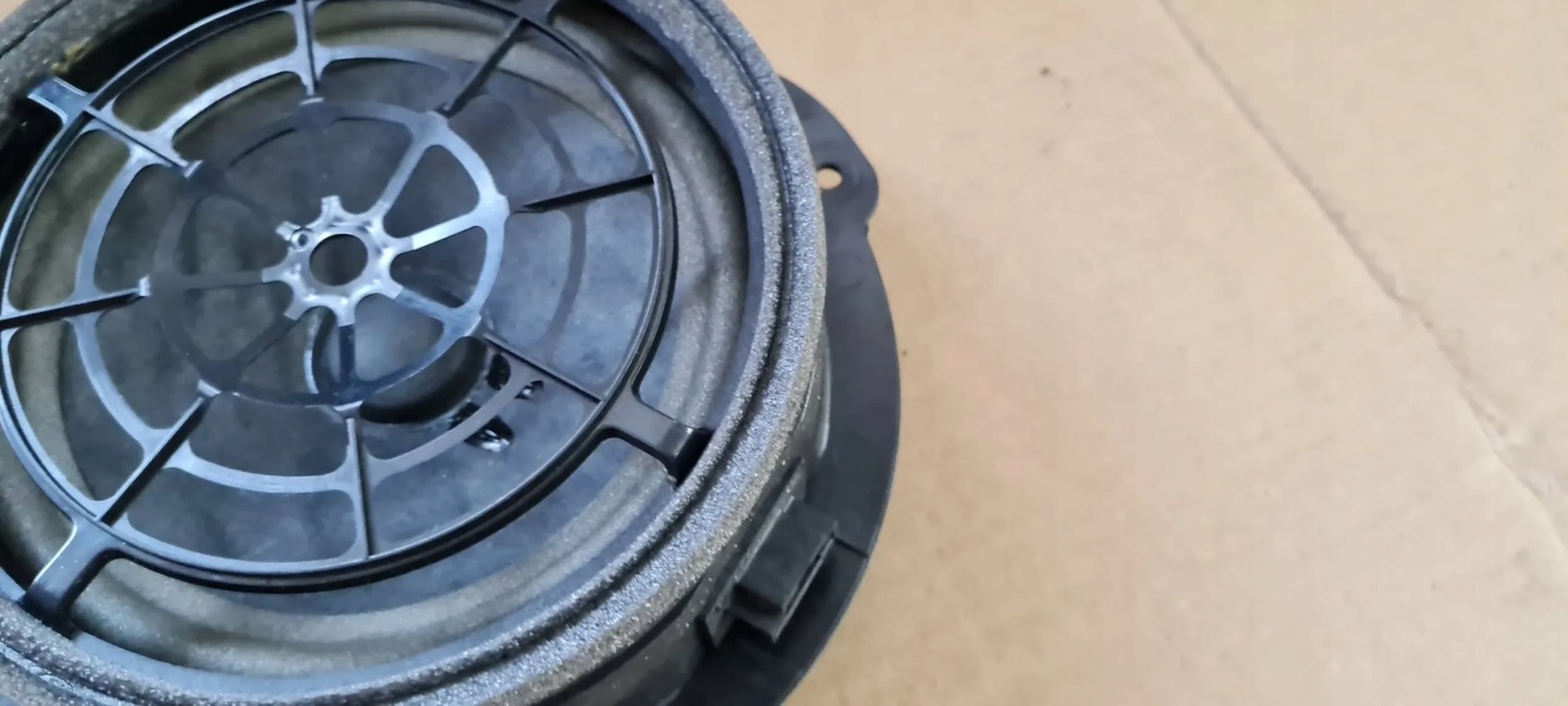 A4 B9 8W hangszóró ajtó far hátsó A5 8W VW AUDI