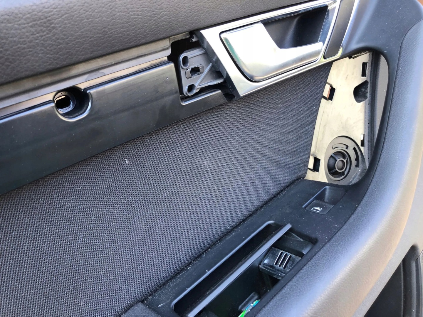 AUDI A6 C6 side upholstery left rear part 0231
