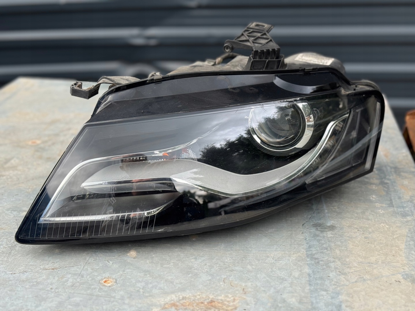 light BI-XENON left front LED - AUDI A4 B8 8K 07-11 8K0941029P complete EU