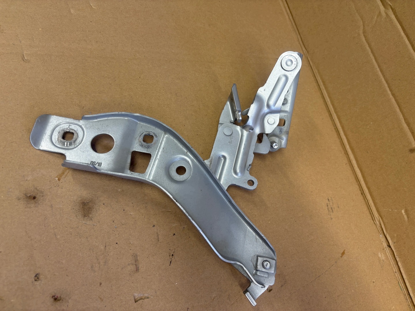 MERCEDES A class W177 hinge bonnets 775 left A1778801100