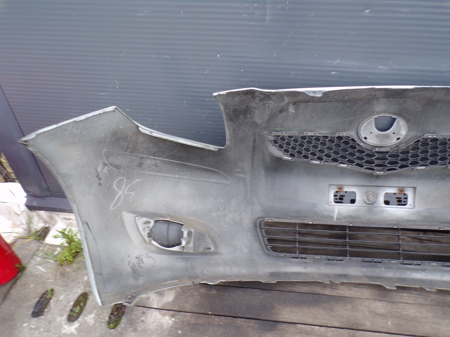 front bumper front TOYOTA YARIS 2 II LIFT colour 1F8