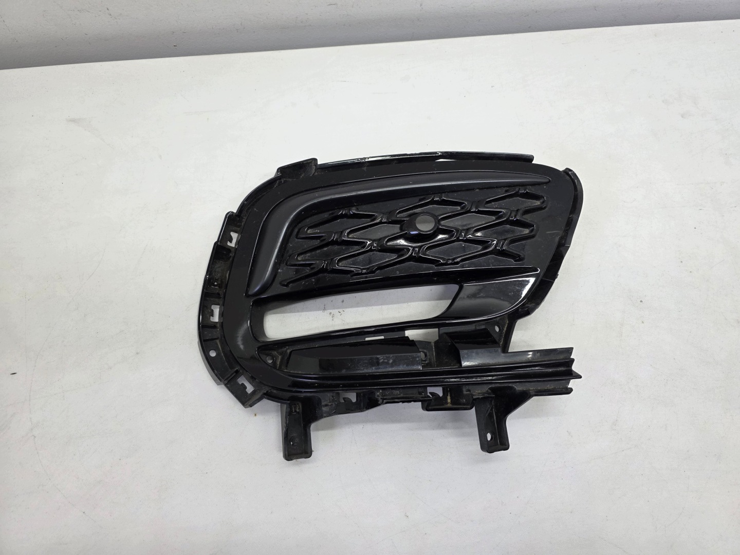 CHRYSLER PACIFICA LIFT 20- PDC grid of a bumper right front original