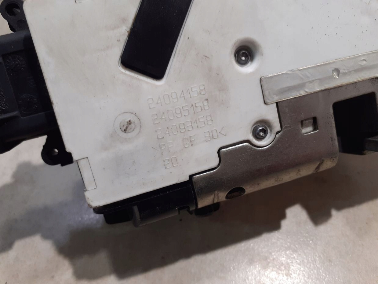 lock door right front CITROEN C4 and 4 PIN 24095816