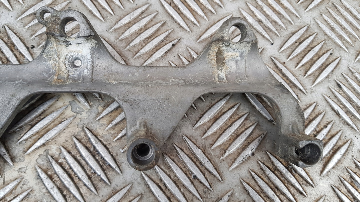 AUDI A8 D3 console header pipe A6 C6 A8 D3 bracket 06E133340A