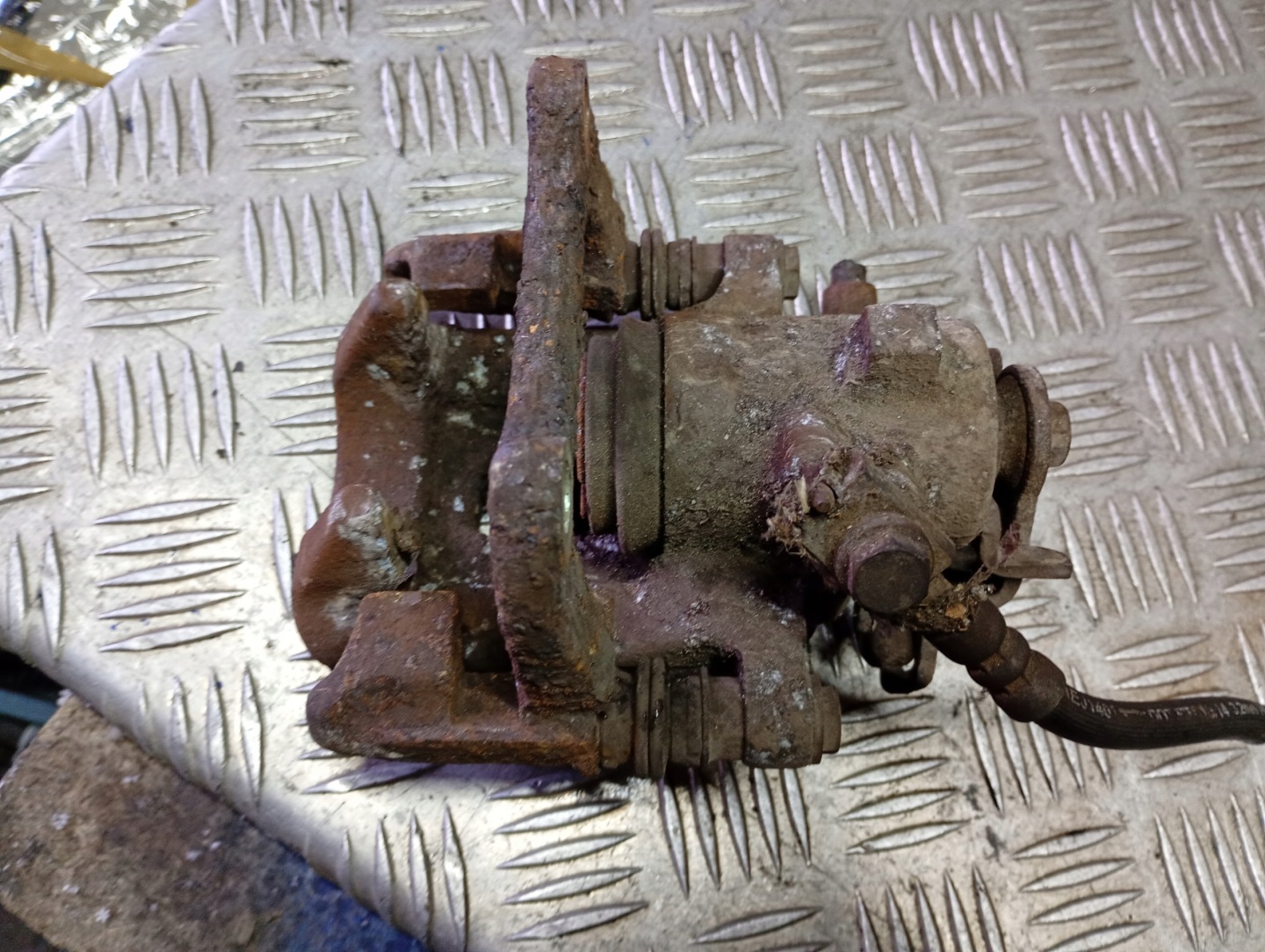 AUDI A4 B6 Bremssattel Bremse Sattel Brems- links oder rechts heck JARZMO