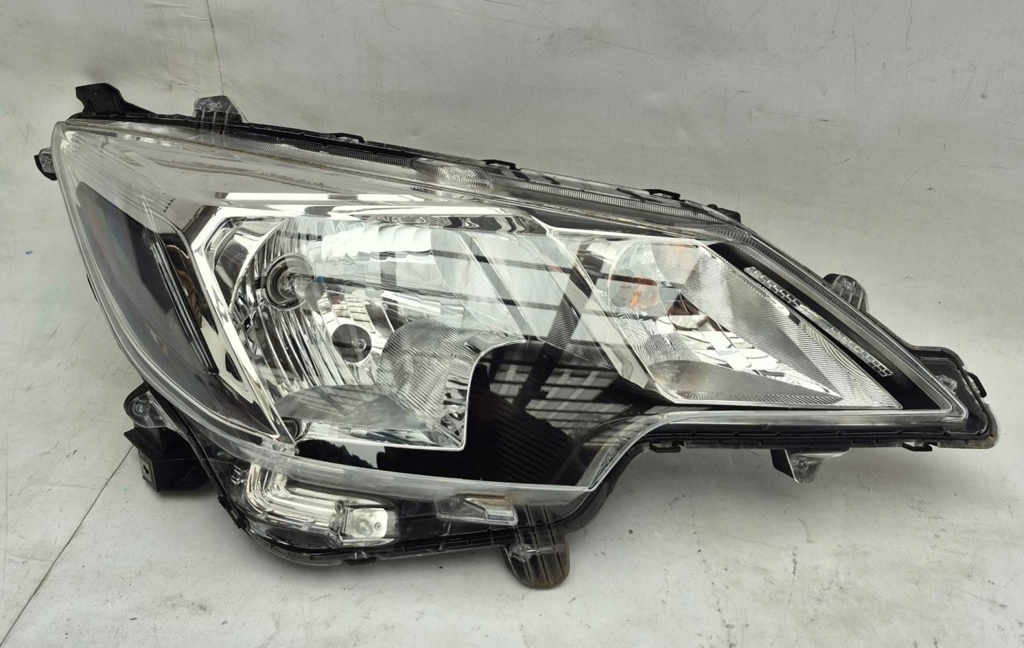 MITSUBISHI SPACE STAR II LIFT 19- light right front front 8301D446