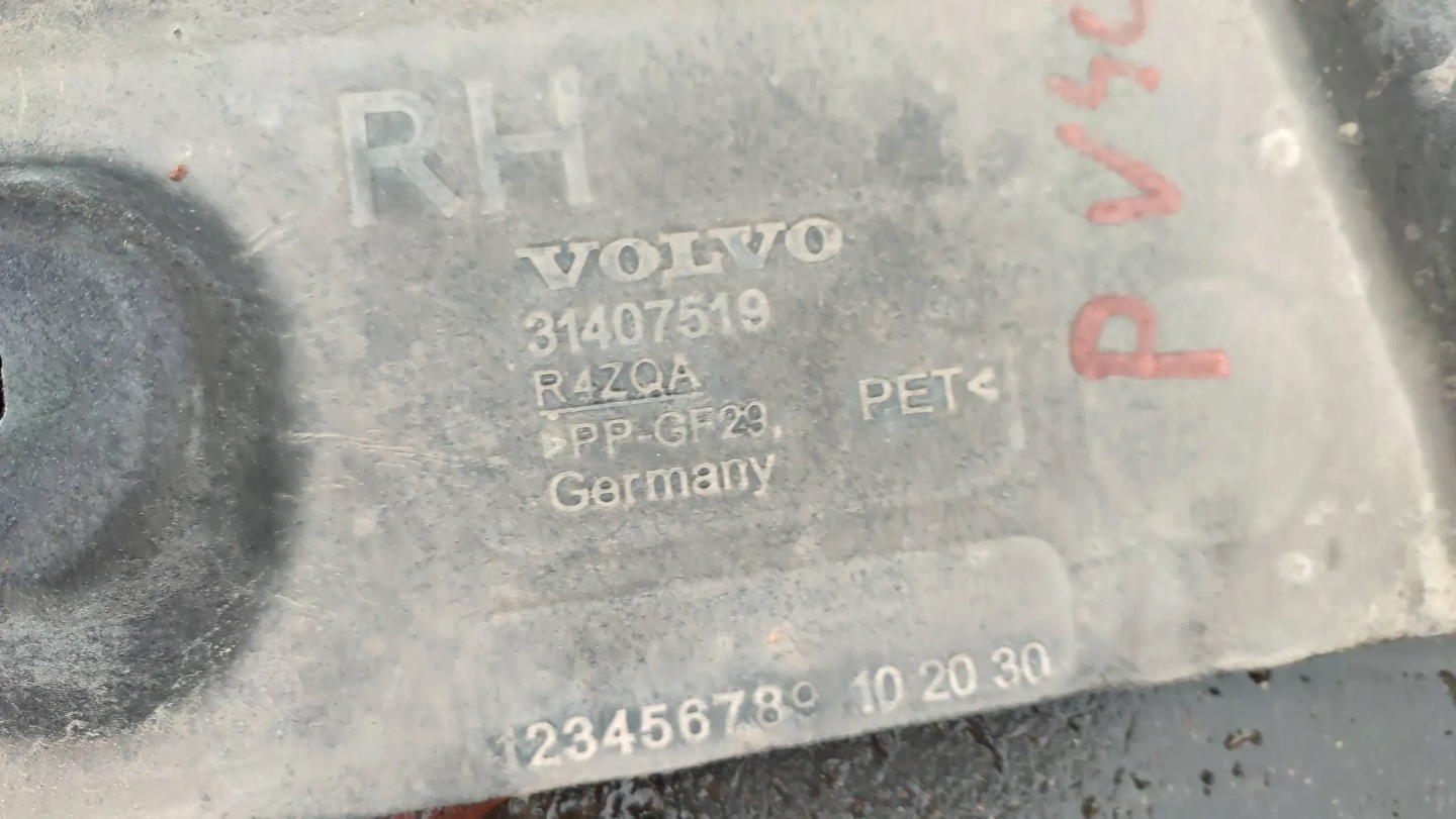 Volvo V40 II 2018r right side cover chassis