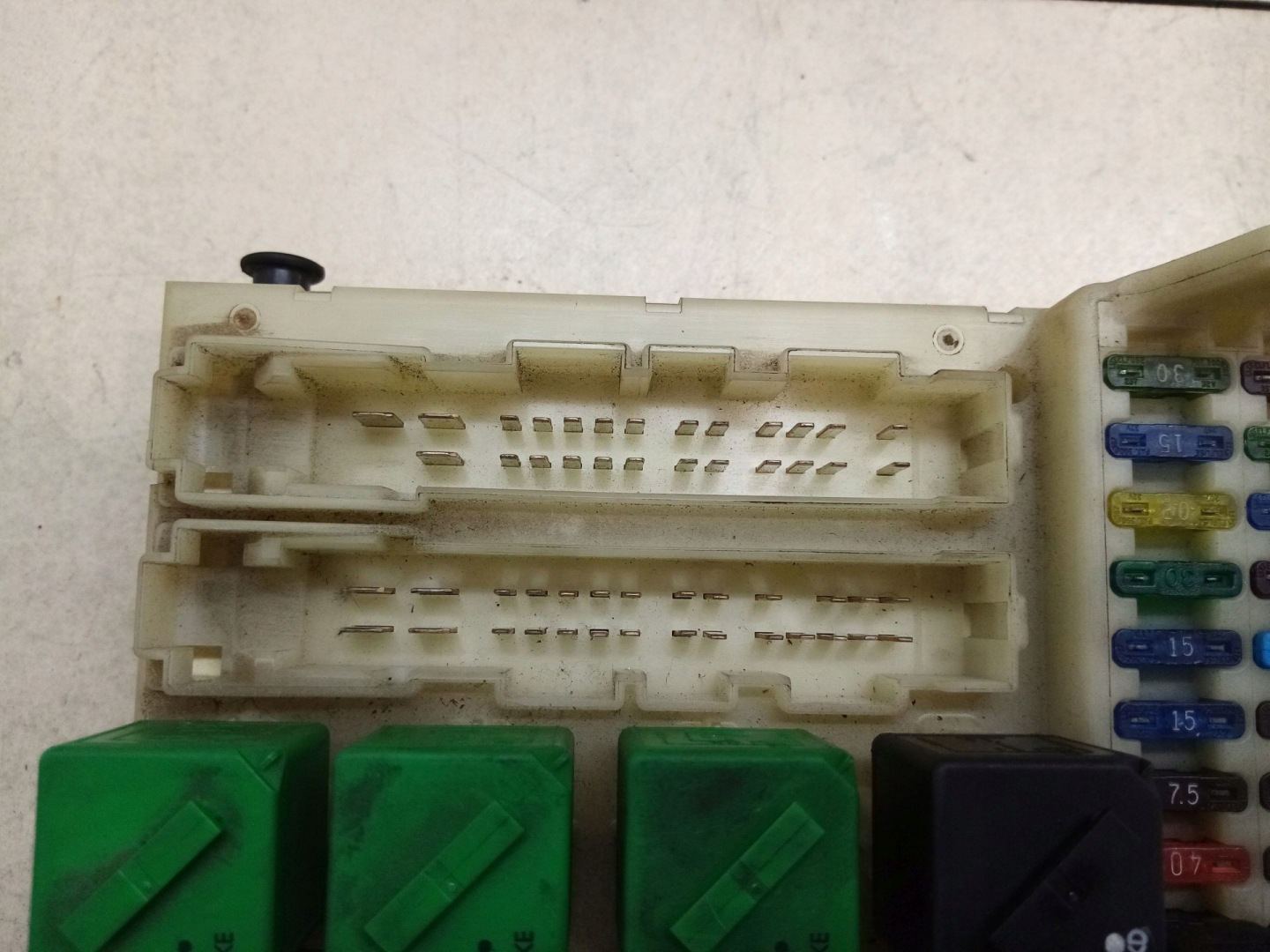 Module fusibles FORD MONDEO II 2.0